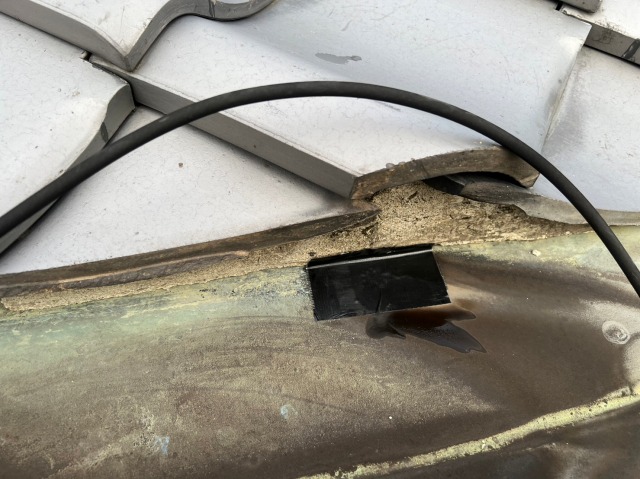 谷板金錆び穴あき　養生